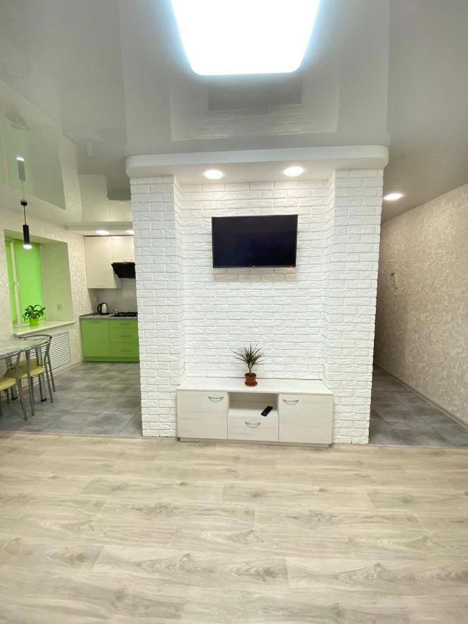 Suite Mira Avenue Center Двухкомнатная Квартира В Центре Возле Тц Цум Chernihiv Bagian luar foto